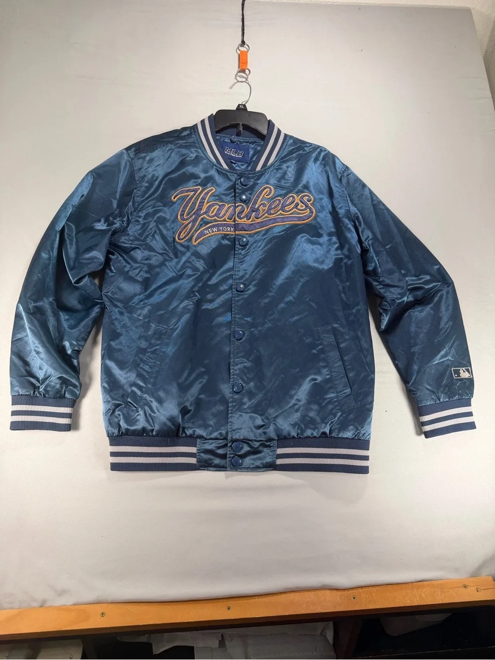 NWOT MLB NY Yankees Blue Satin Bomber Varsity Jacket Mens Medium Mint Cond